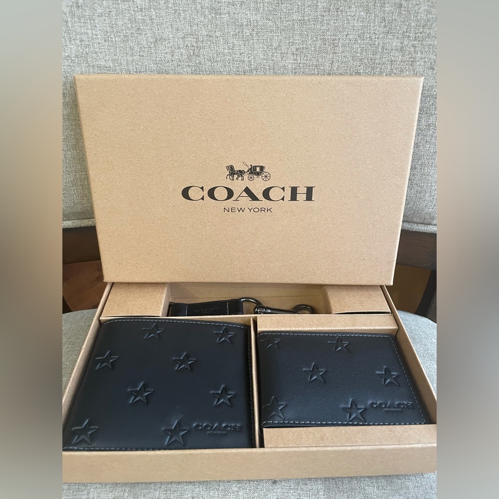 NWT！COACH BOXED 3 IN 1 WALLET GIFT SET WITH STAR PRINT（COACH CW350）Holiday Gift